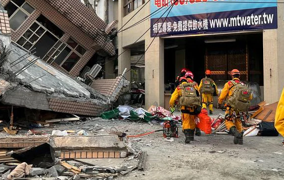 Strong earthquake hits southern Taiwan; 1 killed, building collapses