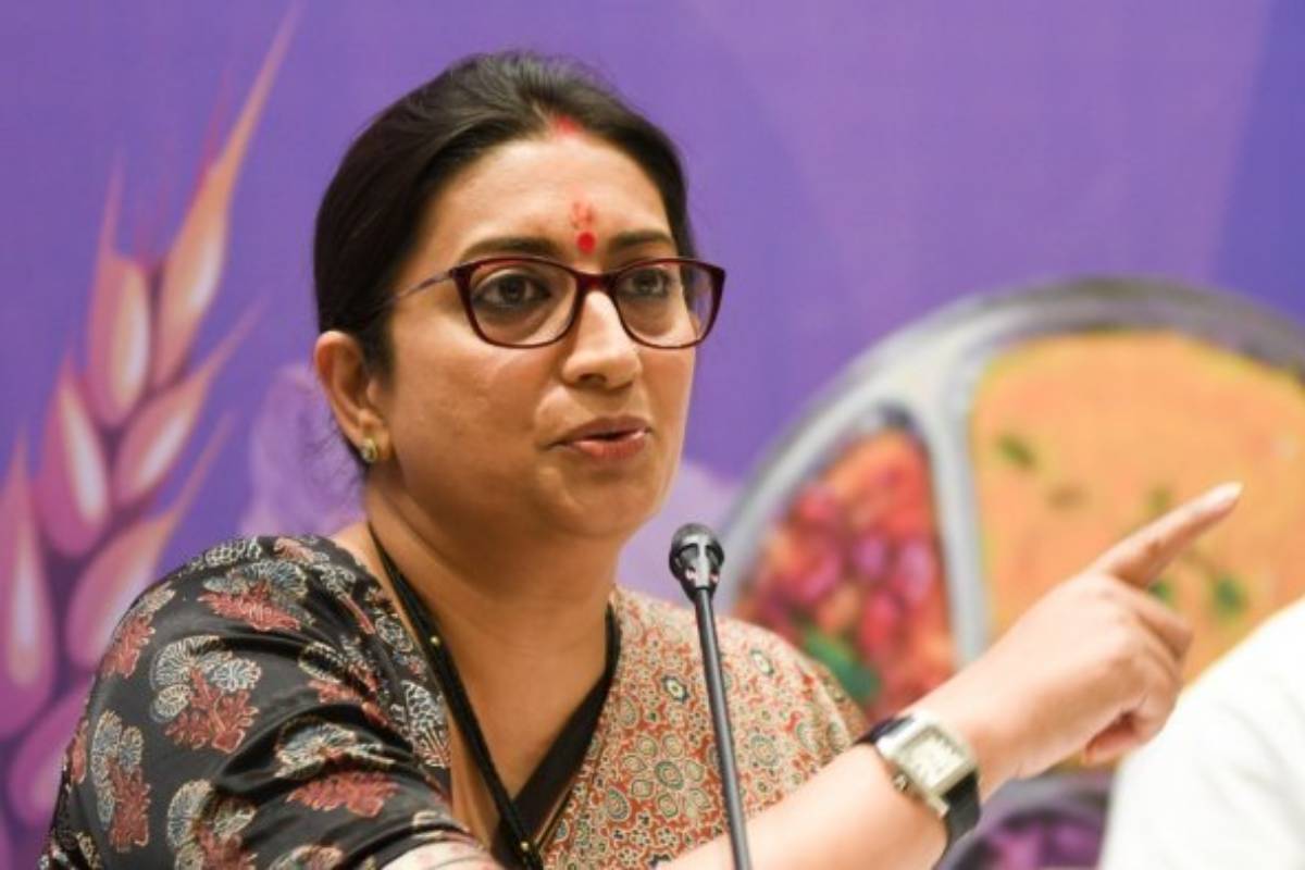 Congress shows dreams but never fulfills them: Smriti Irani