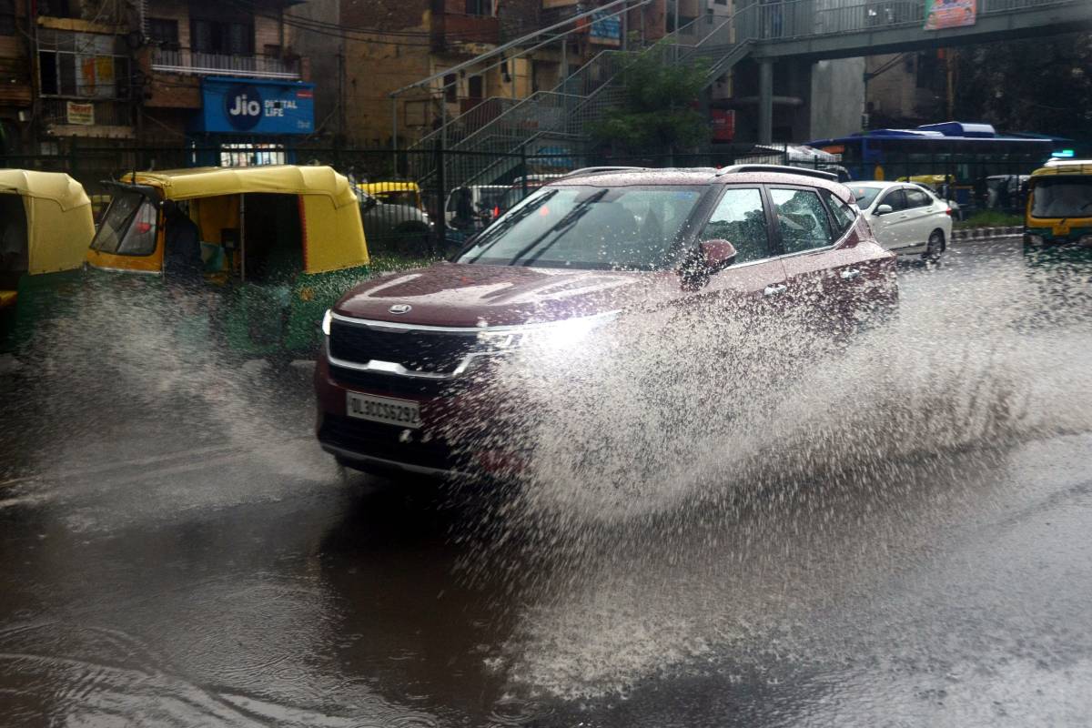 Rains continue to drench national capital; waterlogging, traffic jams in Delhi-NCR