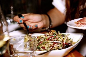 Study reveals that daytime eating may benefit mental health