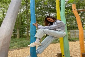 Anushka Sharma goes goofy while enjoying in the park with daughter Vamika