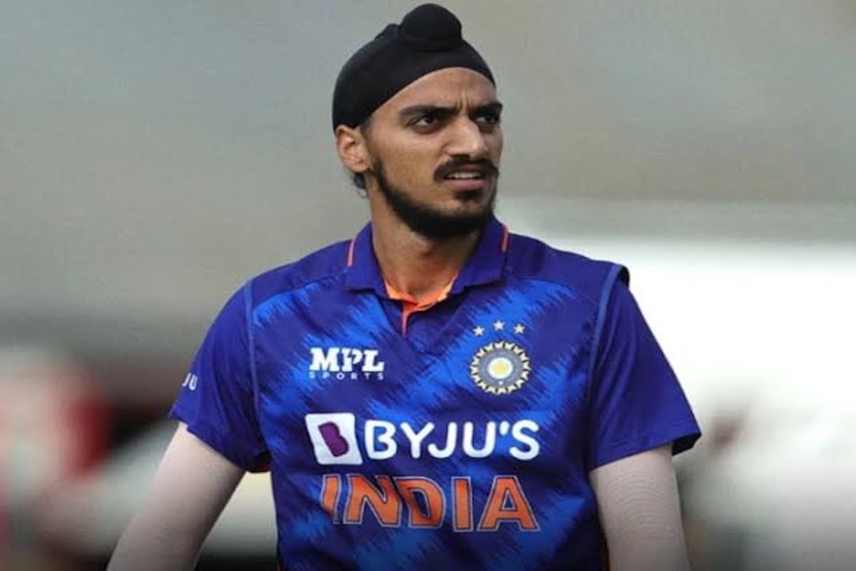 Asia Cup 2022: “Anyone can make mistakes under pressure”- Virat backs Arshdeep Singh after loss to Pakistan