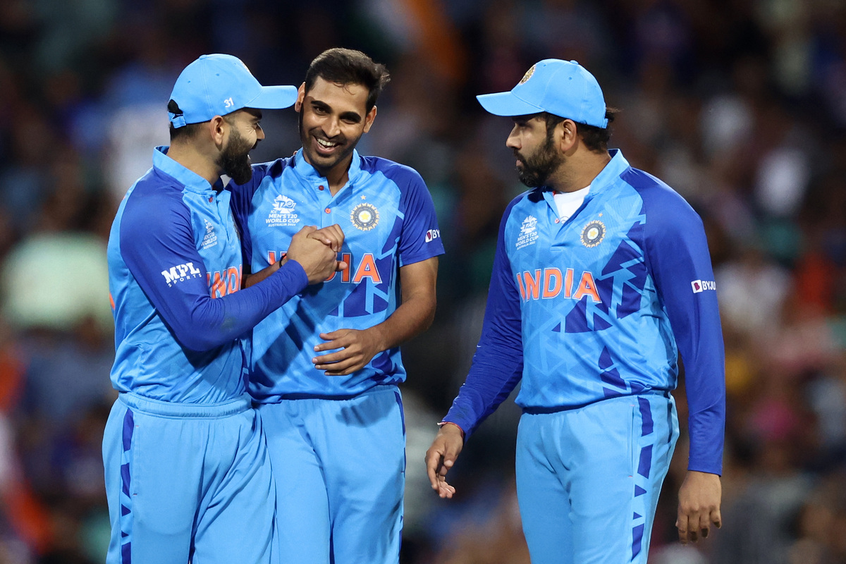 India trounce Netherlands to go to top of league table