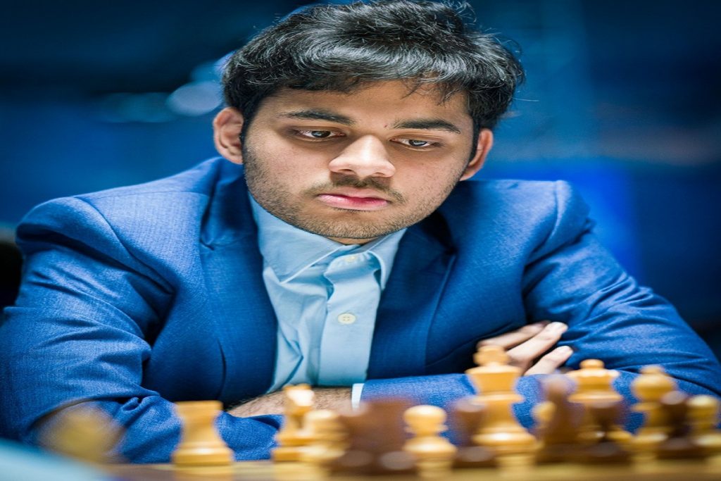 Young Indian Grandmasters Erigaisi, Gukesh beat world champion Magnus  Carlsen in online chess tournament : r/chess