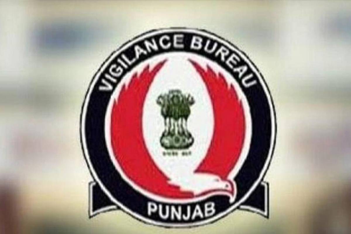 Punjab VB books peon following online complainant of accepting Rs 1 lakh bribe