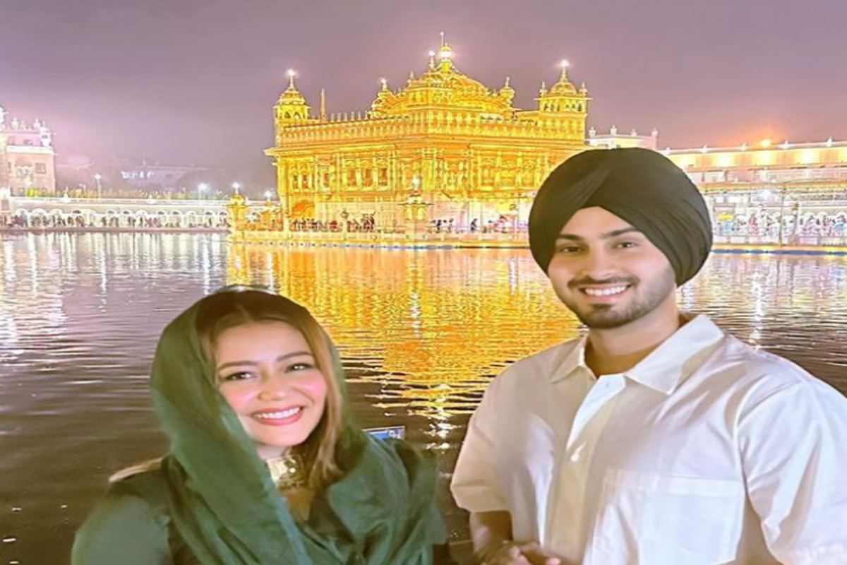 Neha Kakkar and Rohanpreet Singh visit Golden Temple in Amritsar