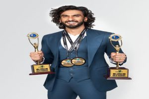 Ranveer Singh receive Awards for his work in ’83’