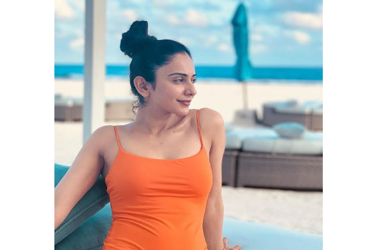 Rakul Preet Singh says, “#ThankGod for a holiday” as she takes vacay after 8 months