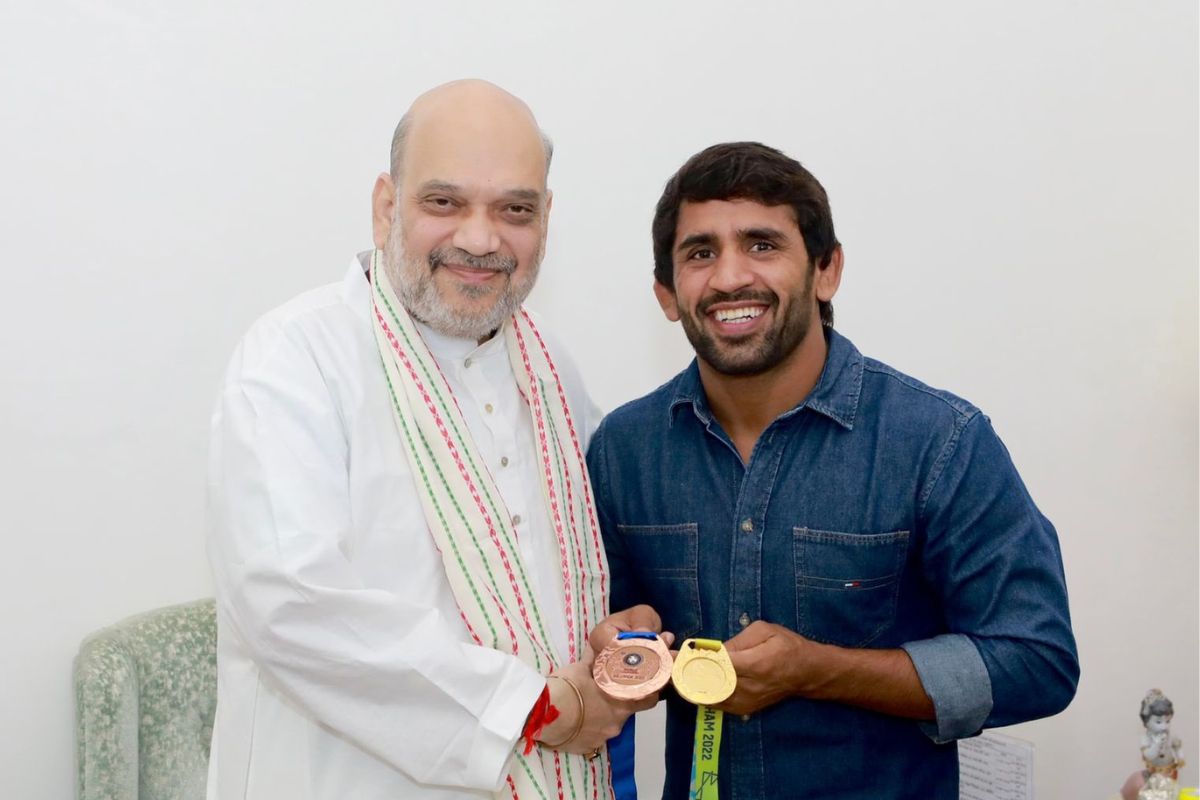 Bajrang Punia meets Home Minister Amit Shah after World Championship medal