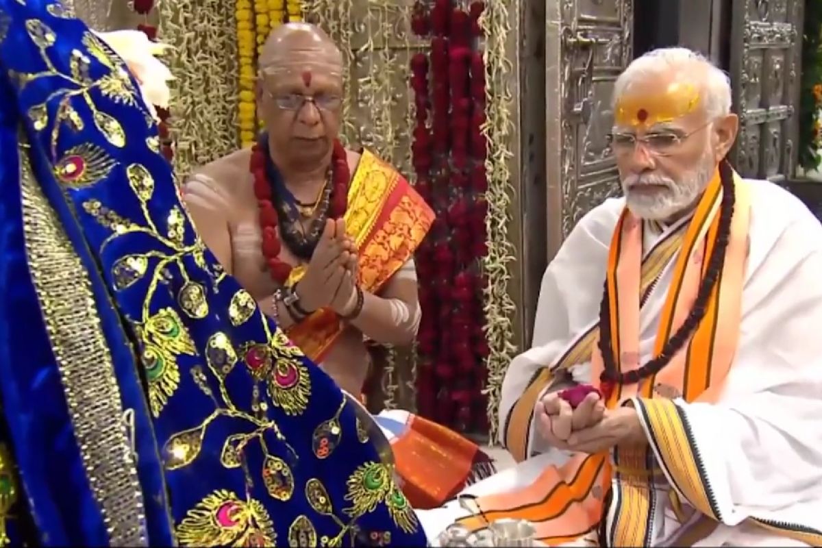 PM Modi offers prayers at Mahakal temple in Ujjain
