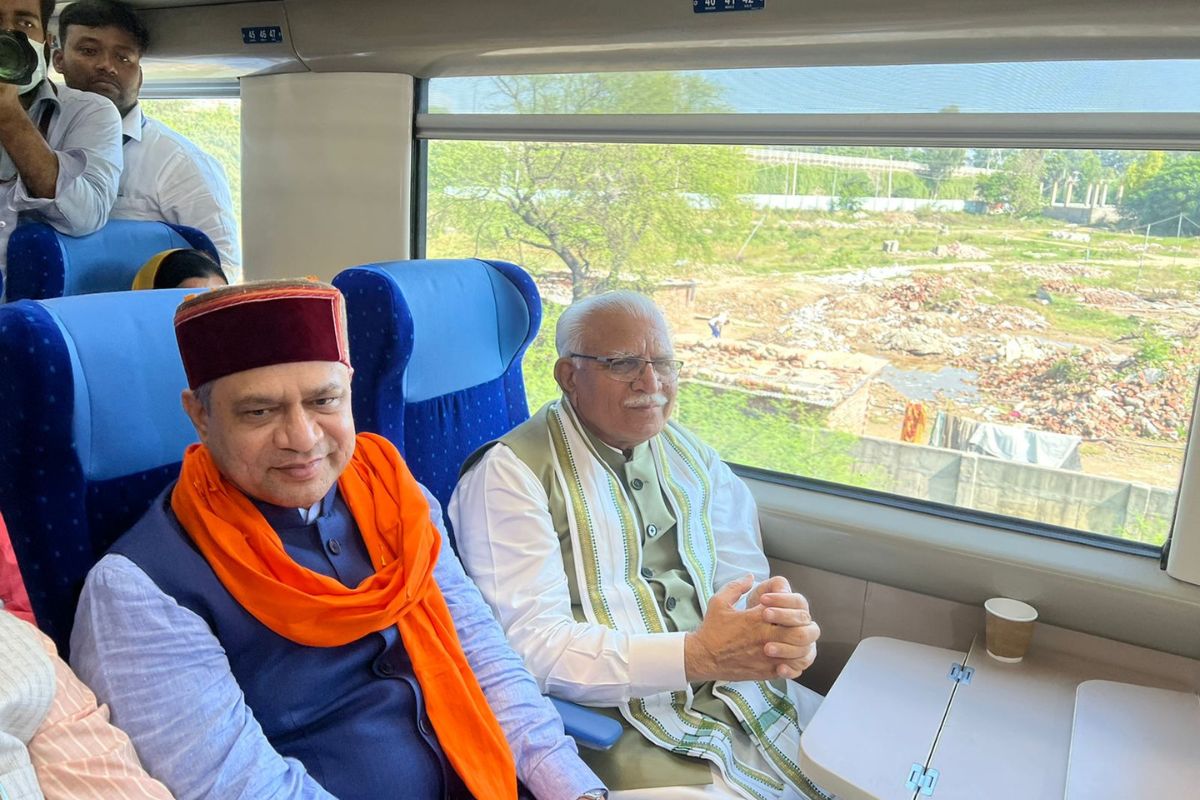 Railway Minister inspects Delhi-Jaipur section