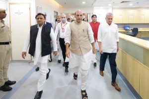 Rajnath Singh visits ailing Mulayam at Medanta Hospital