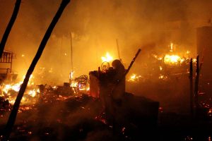 Lucknow: Massive fire broke in mobile shop, goods worth lakh burnt