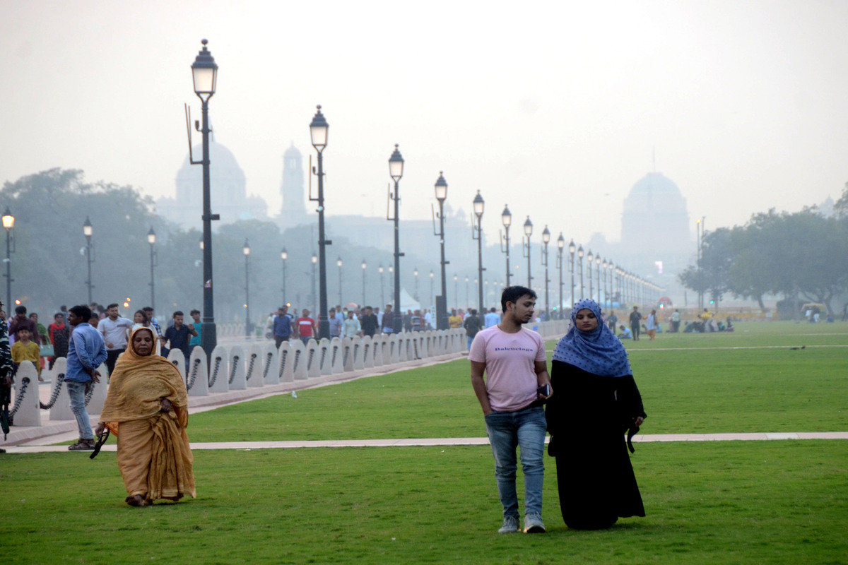 Air quality remains in ‘very poor’ category in Delhi, AQI at 349