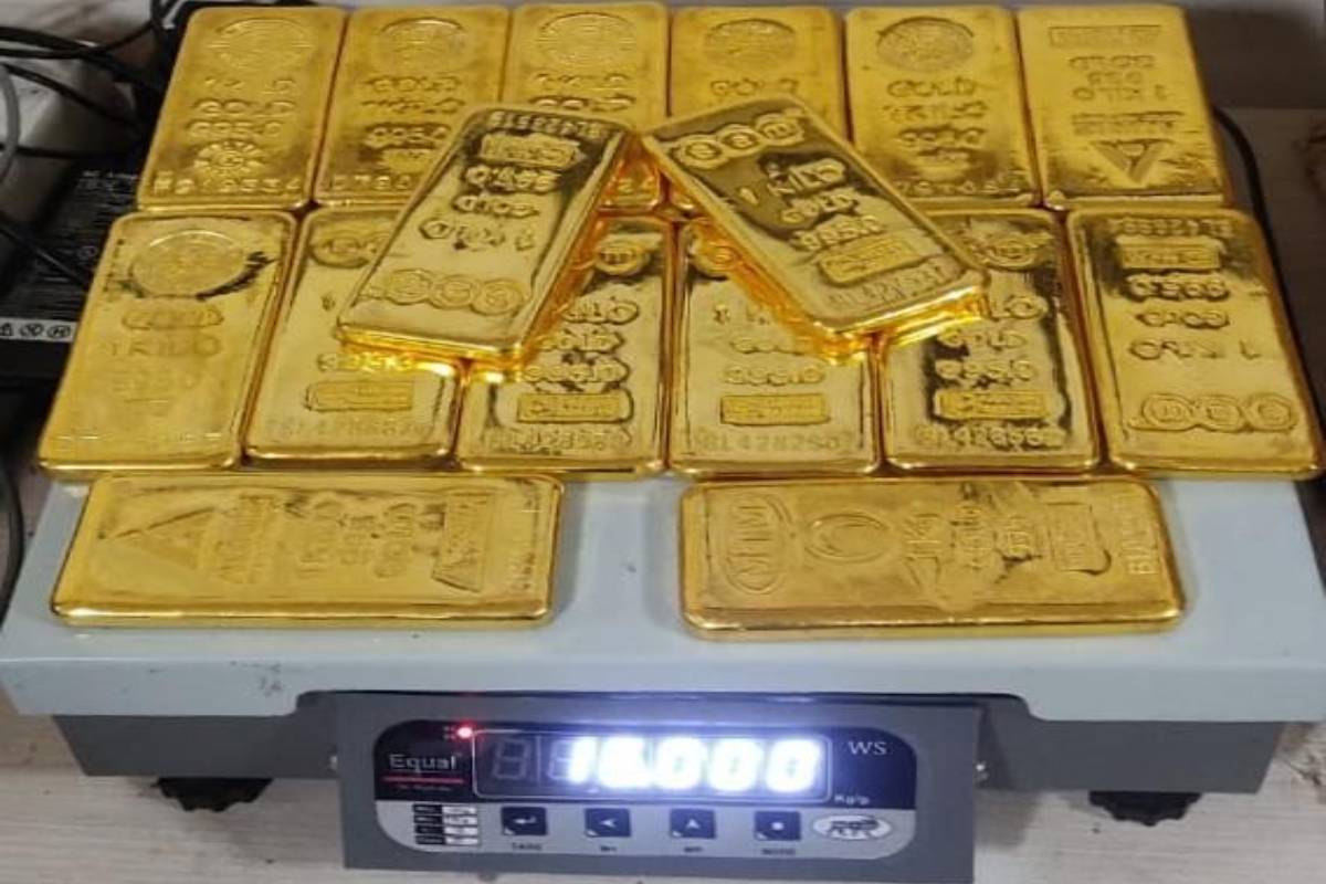 Man held at Hyderabad airport with gold valued at Rs 1.18cr