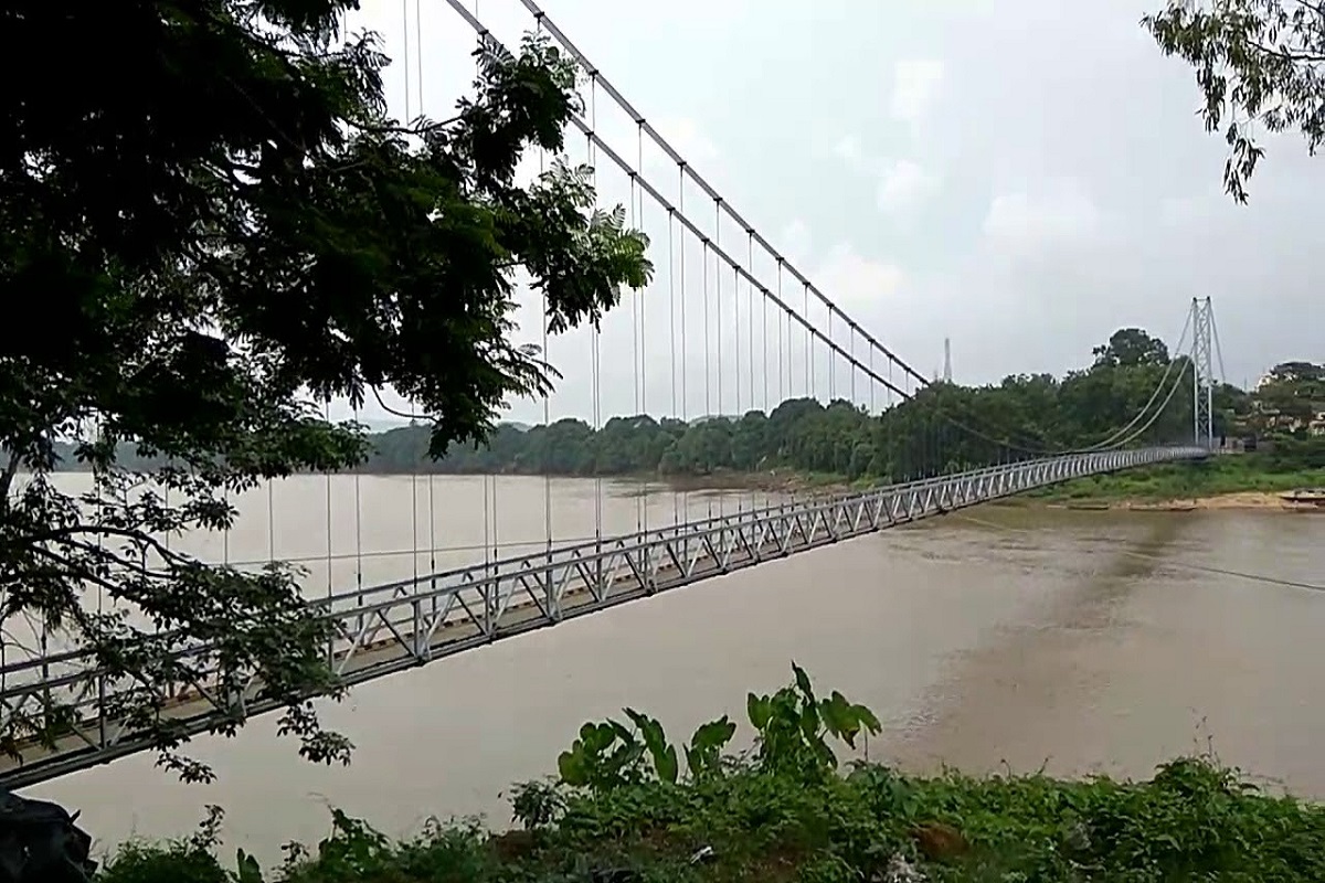 Govt. caps pedestrian movement on Dhabaleswar suspension bridge after Gujarat mishap