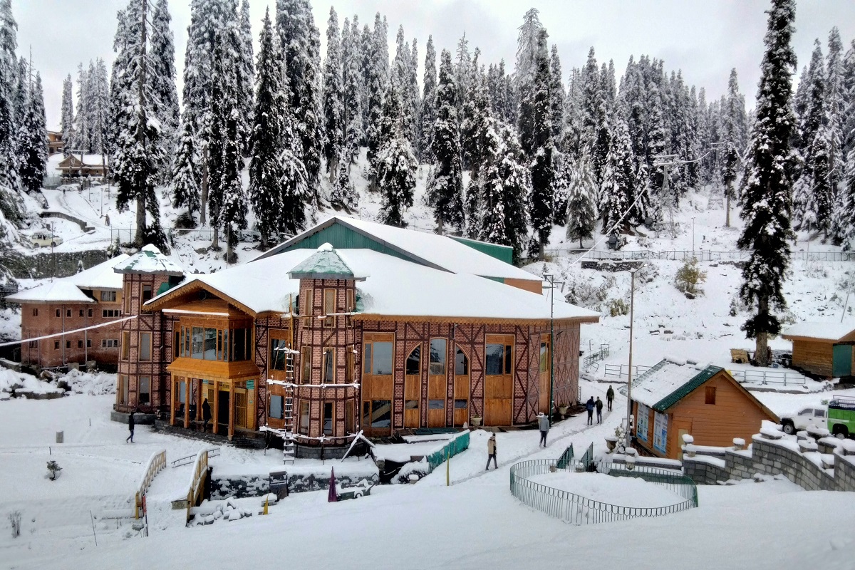 Kashmir, Gulmarg, snowfall