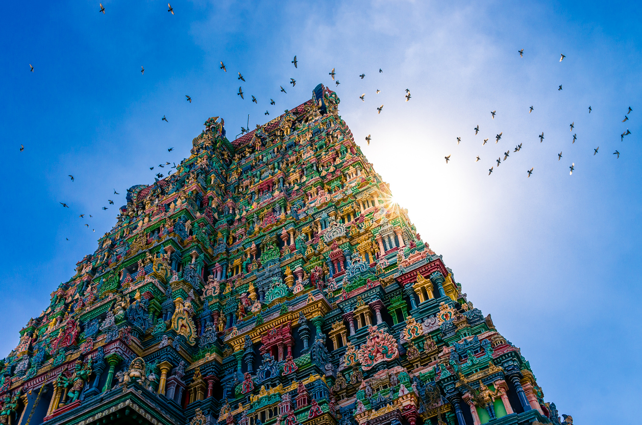 Tamil Nadu: Madras HC bans mobile phones inside temple premises