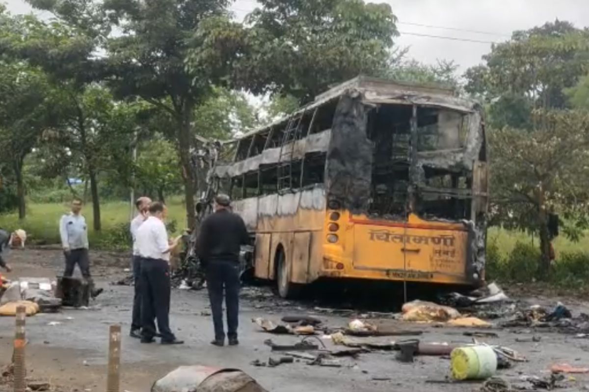 Maha: 10 dead, 30 hurt as bus rams into truck, catches fire