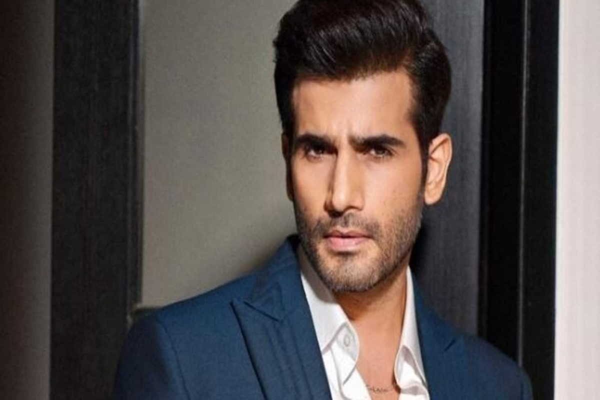 Karan Tacker wishes everyone Happy Diwali in a different style