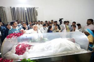Surge of emotions as Mulayam’s mortal remains consigned to flames