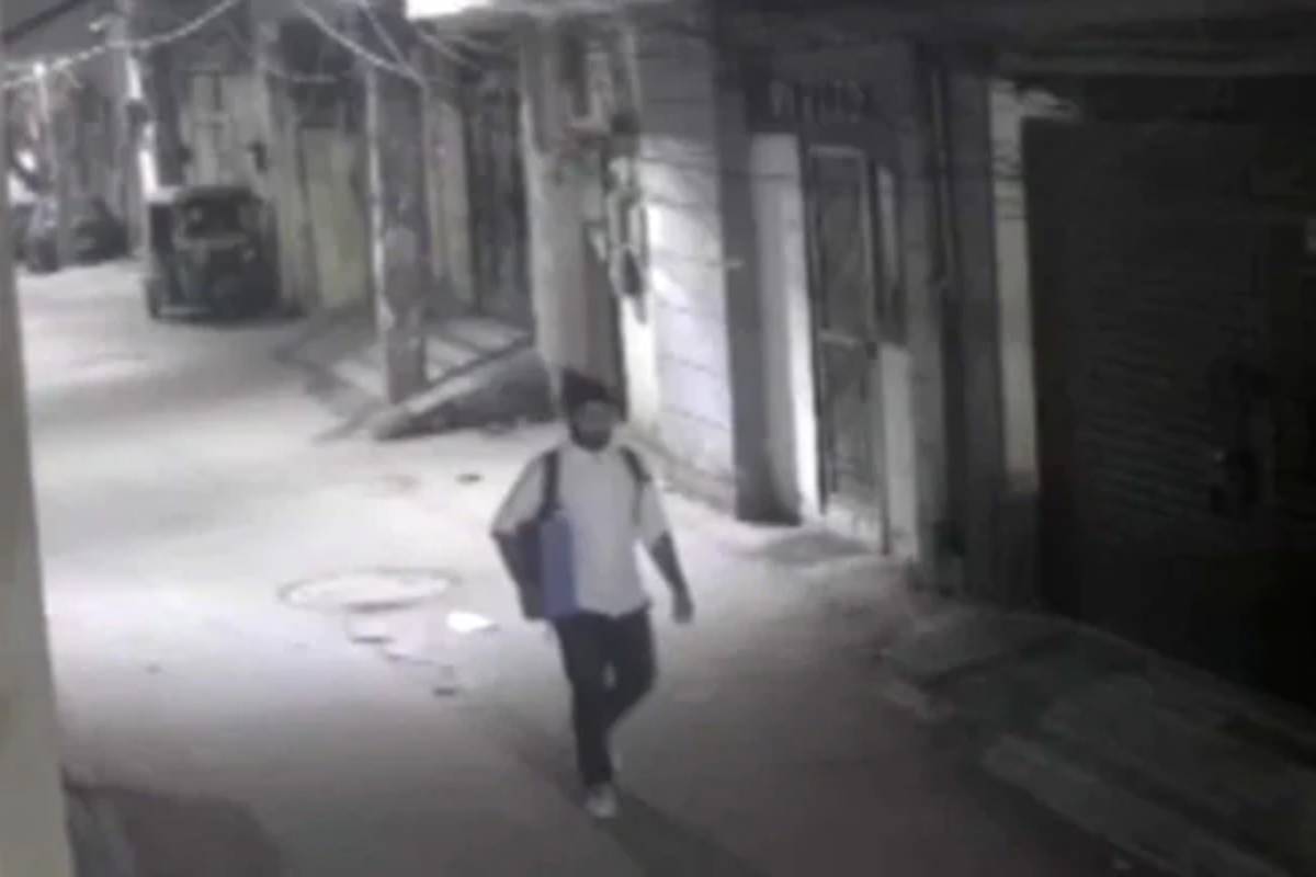 CCTV footage shows Aaftab carrying a bag, parcel in wee hours