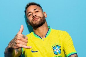 Neymar pays tribute to ailing Pele