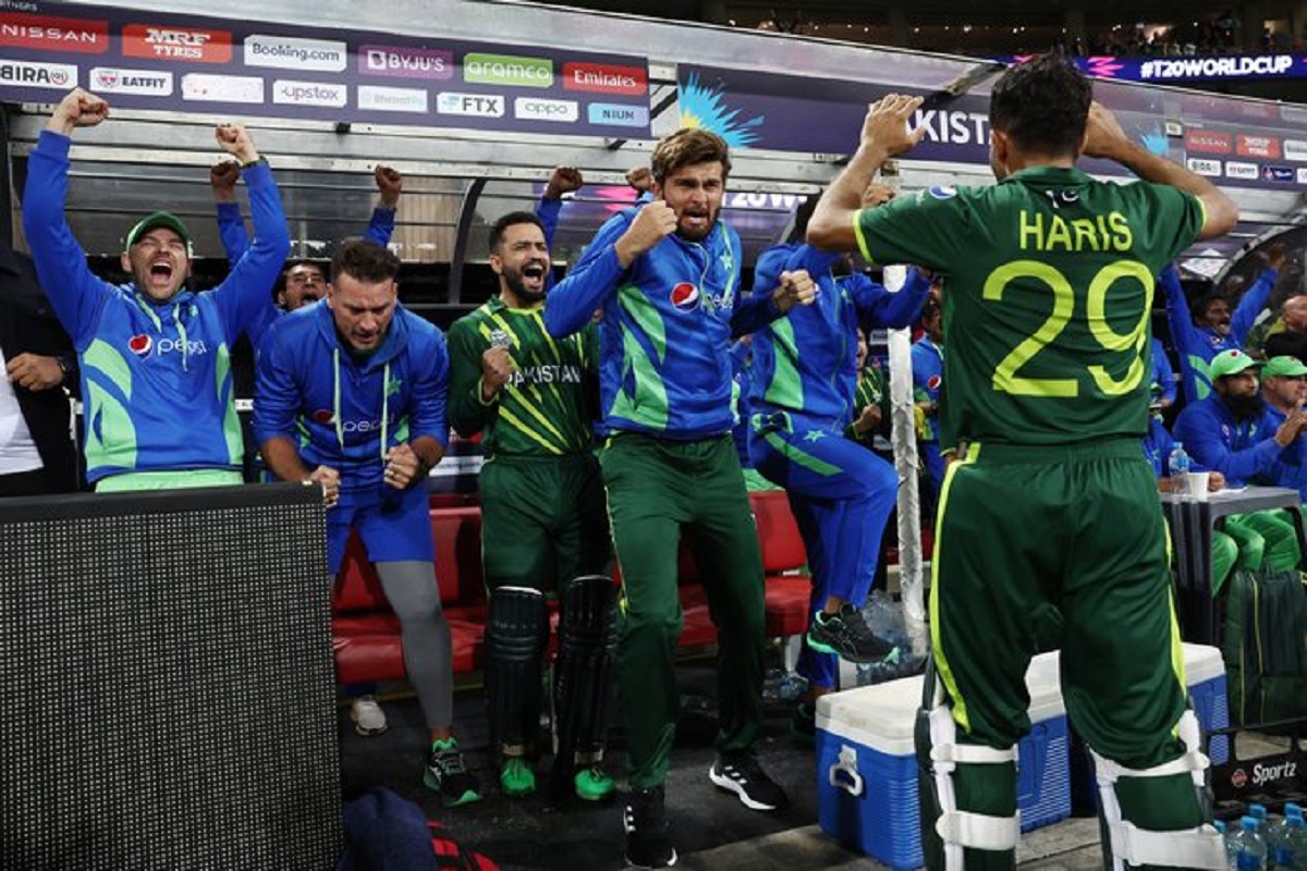 Pakistan book final berth after crushing New Zealand