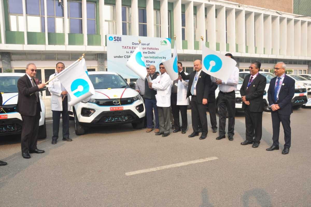 State Bank of India donate Electric vehicles to AIIMS