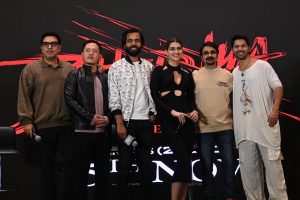 Bhediya team reaches Kolkata for film promotion