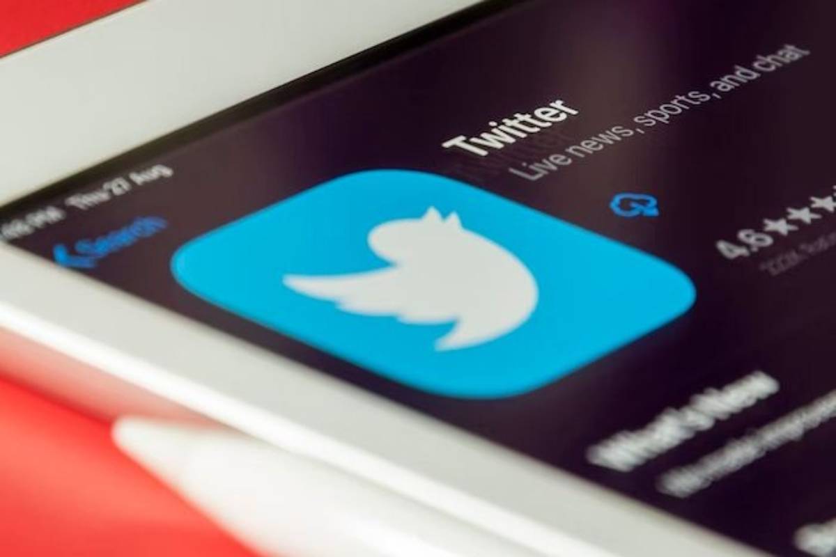 Another 1,200 employees quit Twitter amid internal mayhem