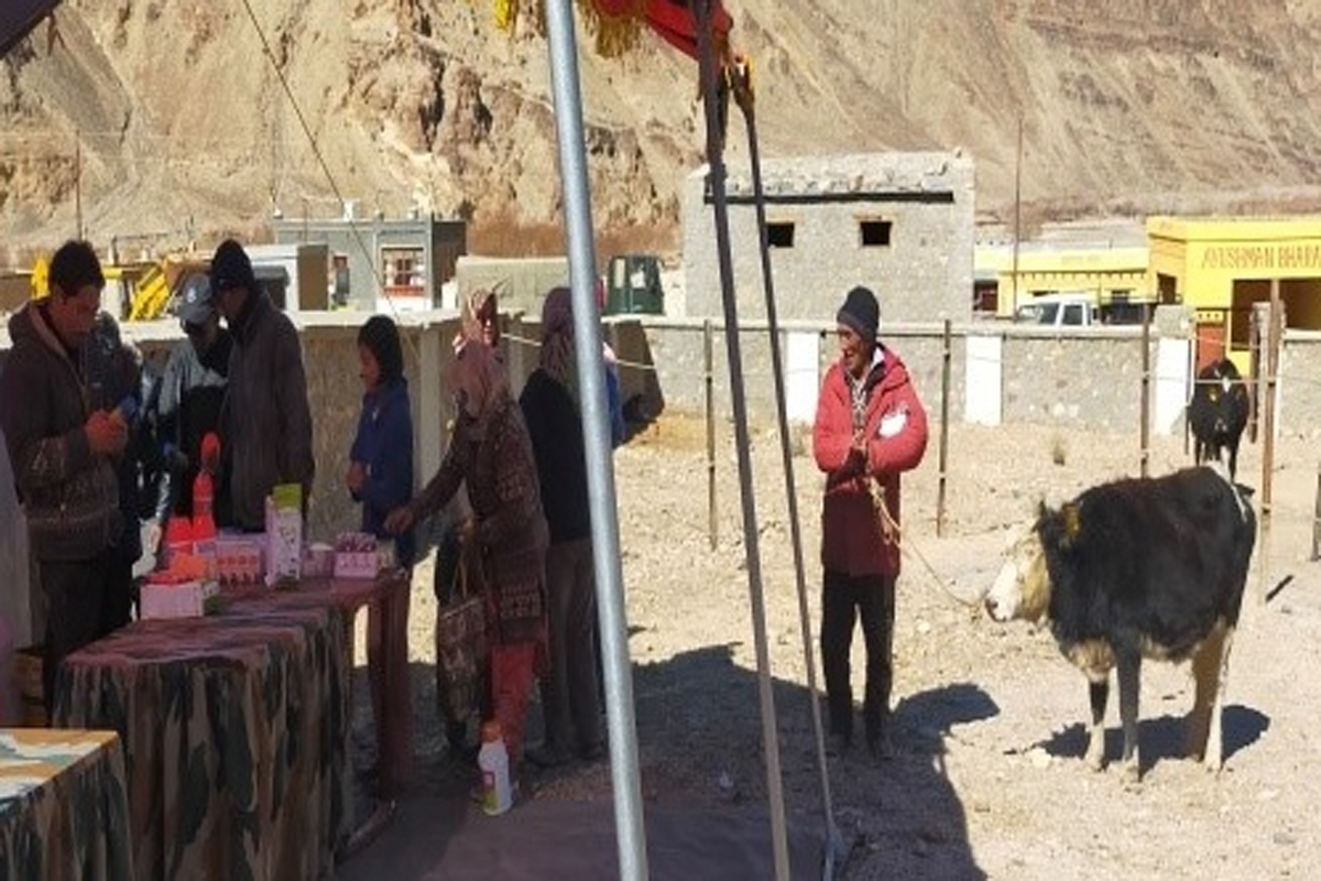 Army holds veterinary camp in border village of Ladakh