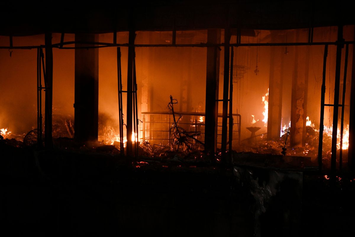 A fire broke out in the shops of Bhagirath Palace market of Chandni Chowk