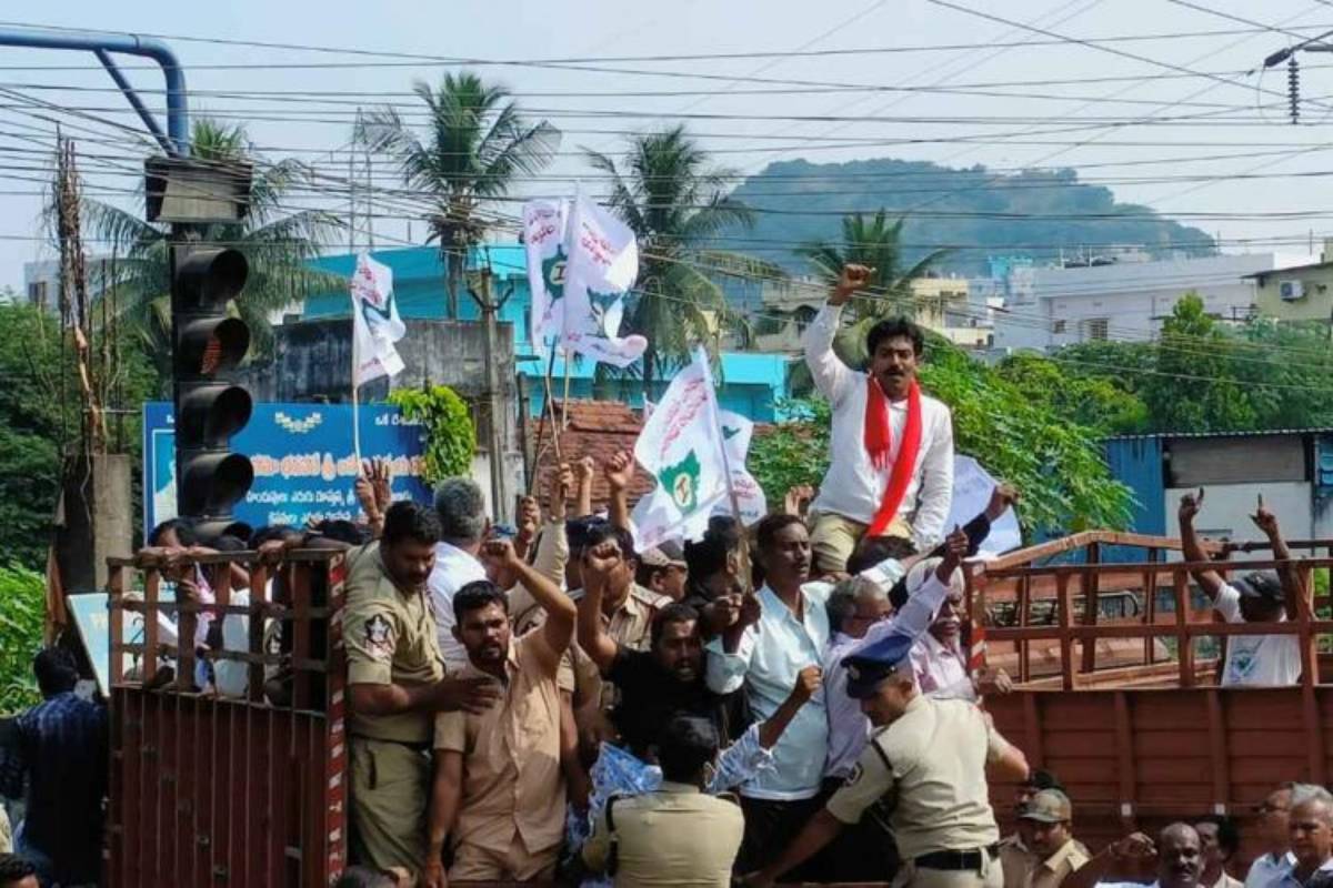 Vizag steel plant workers protest PM visit