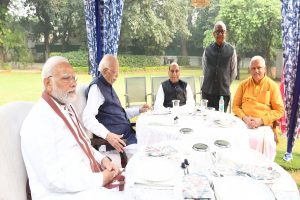 PM, Rajnath visit Advani to greet him on birthday