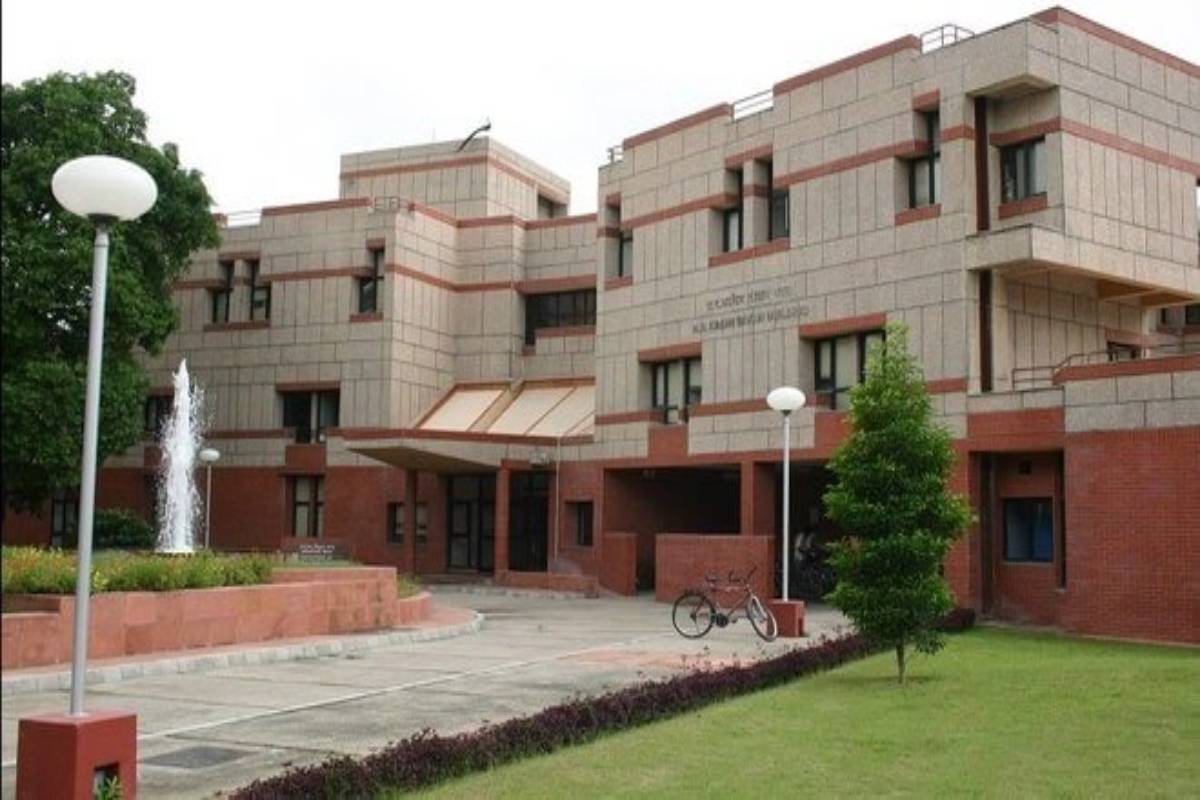 IIT Kanpur records 989 offers at end of Phase I of placement season 2023-24