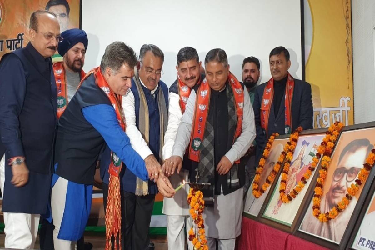 After defeat in HP, BJP gears up activists in J&K