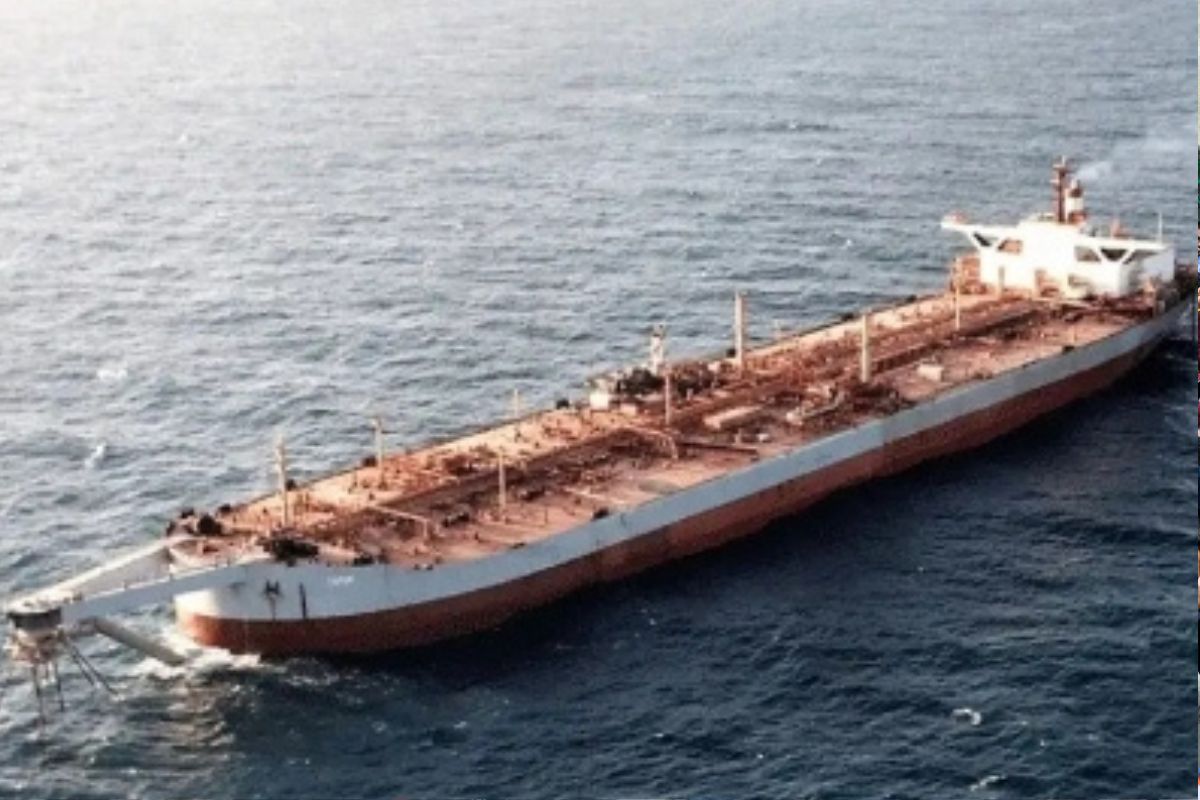 15 oil vessels blocked at Turkish Straits amid EU sanctions on Russian oil