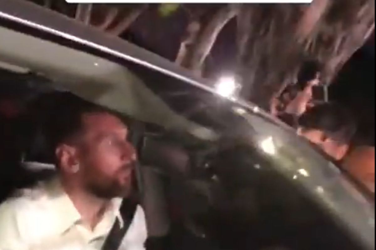 Fans surround Messi’s car in Rosario, video goes viral