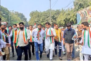 Congress goes all out to woo voters in MCD polls