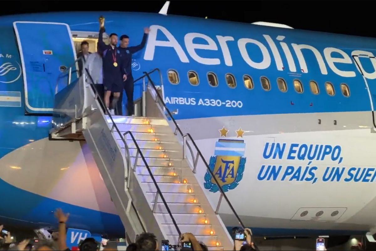 After World Cup, champions arrive in Argentina to a hero’s welcome