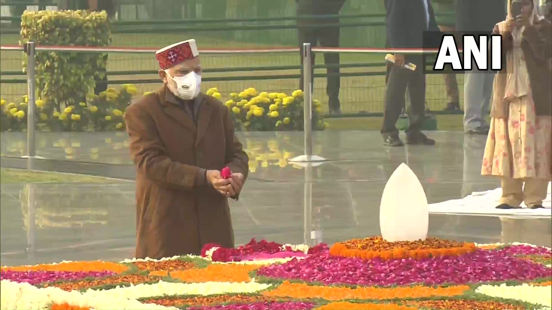 PM pays tributes to Shri Atal Bihari Vajpayee on his Jayanti