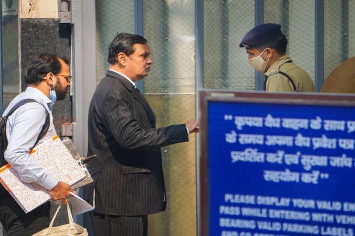 CBI arrests Videocon chairman Venugopal Dhoot in ICICI Bank money laundering case