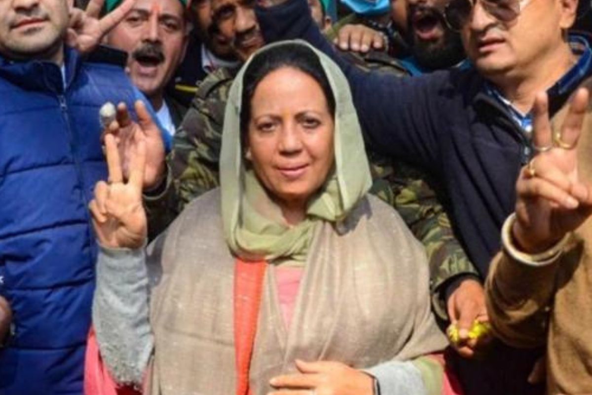 Congress leading on 35 seats in Himachal, BJP wins 7 as counting continues