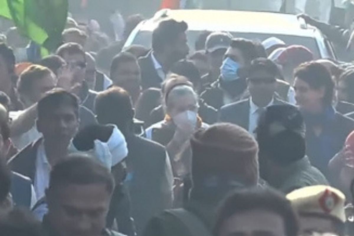 Sonia, Priyanka join Rahul for Bharat Jodo Yatra in Delhi