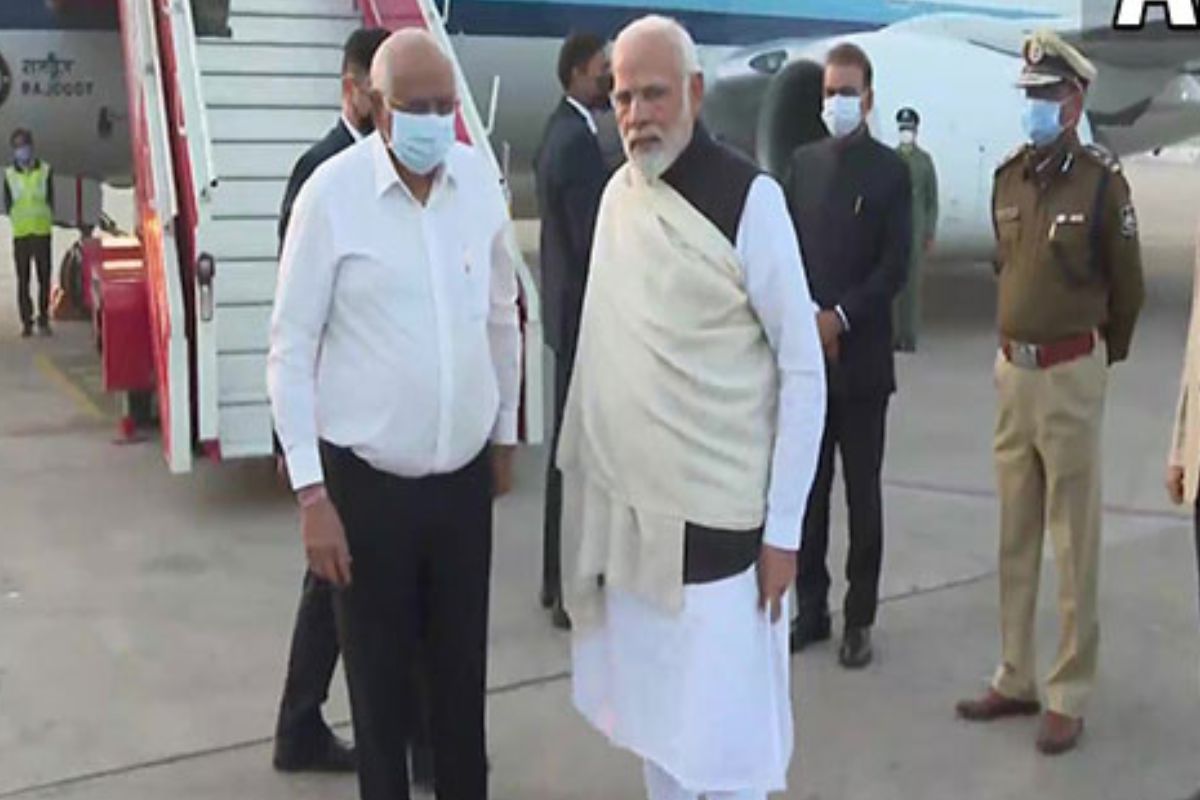 PM Modi arrives in Ahmedabad to give adieu to his mother
