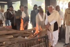 PM Modi performs last rites of his mother in Gandhinagar
