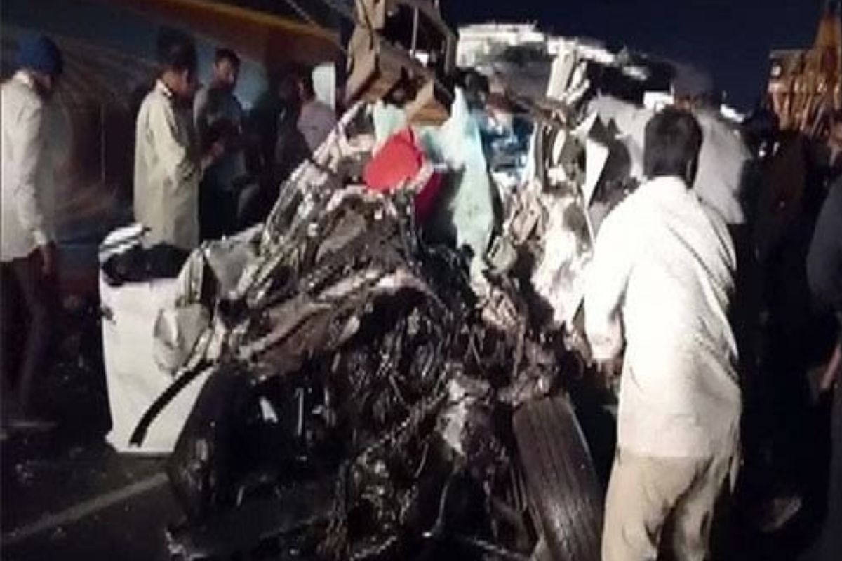 Gujarat: Nine dead as bus collides with SUV in Navsari