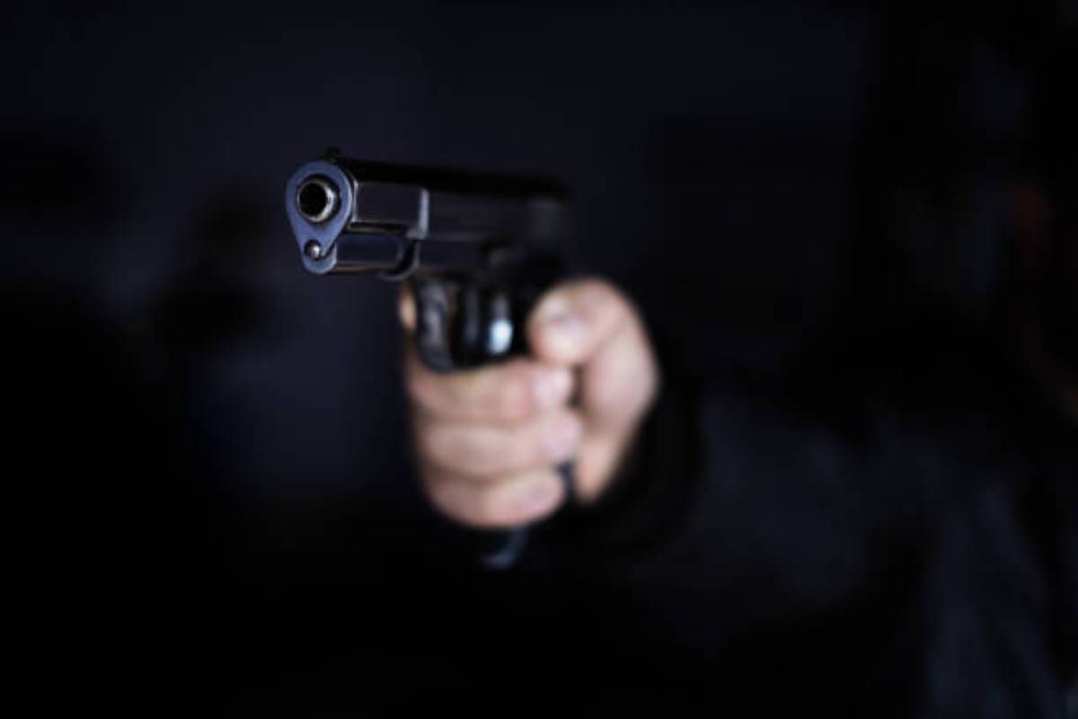 Andhra cop shoots dead wife, two children, kills himself