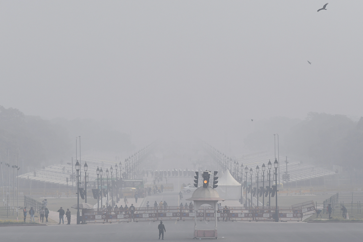 Dense fog, poor visibility delay of flights at Delhi airport